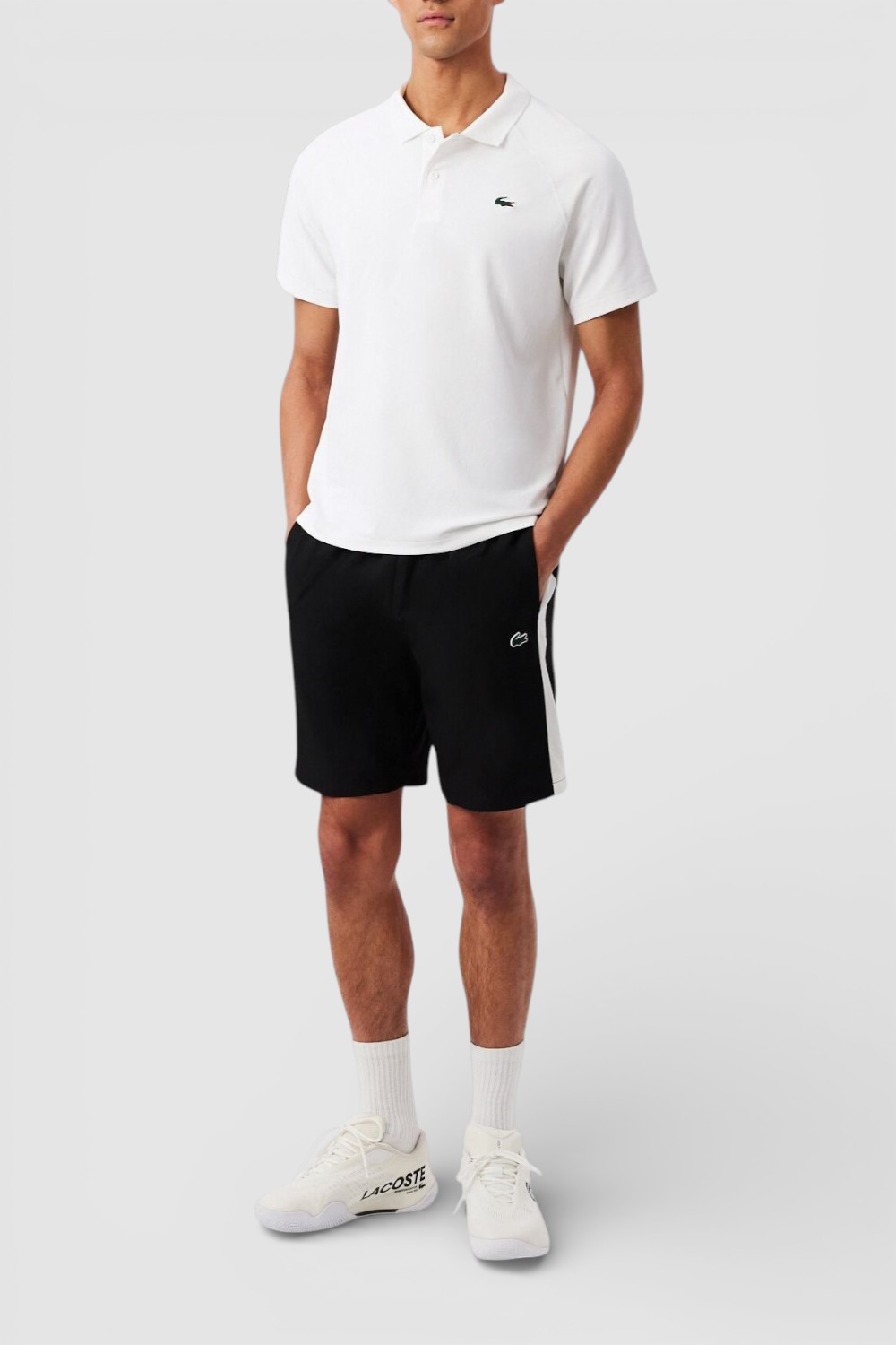 תמונת כל הלוק של חולצת פולו